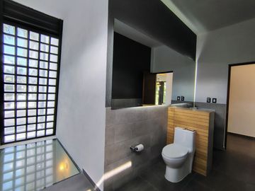 VENTA CASA DE ENSUEÑO CON VISTA PANORAMICA EN VISTA REAL CON SALA DE CINE, SALON DE EVENTOS, BAR Y CAVA