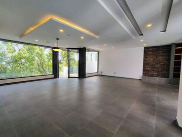VENTA CASA DE ENSUEÑO CON VISTA PANORAMICA EN VISTA REAL CON SALA DE CINE, SALON DE EVENTOS, BAR Y CAVA