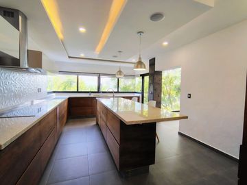 VENTA CASA DE ENSUEÑO CON VISTA PANORAMICA EN VISTA REAL CON SALA DE CINE, SALON DE EVENTOS, BAR Y CAVA