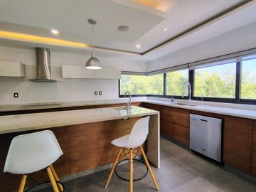VENTA CASA DE ENSUEÑO CON VISTA PANORAMICA EN VISTA REAL CON SALA DE CINE, SALON DE EVENTOS, BAR Y CAVA