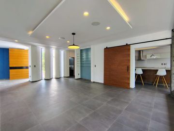 VENTA CASA DE ENSUEÑO CON VISTA PANORAMICA EN VISTA REAL CON SALA DE CINE, SALON DE EVENTOS, BAR Y CAVA