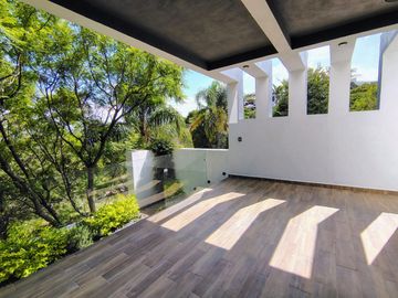 VENTA CASA DE ENSUEÑO CON VISTA PANORAMICA EN VISTA REAL CON SALA DE CINE, SALON DE EVENTOS, BAR Y CAVA