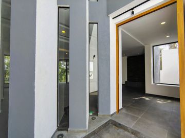 VENTA CASA DE ENSUEÑO CON VISTA PANORAMICA EN VISTA REAL CON SALA DE CINE, SALON DE EVENTOS, BAR Y CAVA