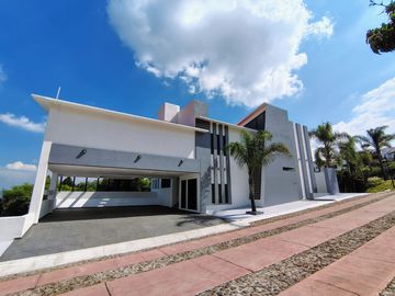 VENTA CASA DE ENSUEÑO CON VISTA PANORAMICA EN VISTA REAL CON SALA DE CINE, SALON DE EVENTOS, BAR Y CAVA