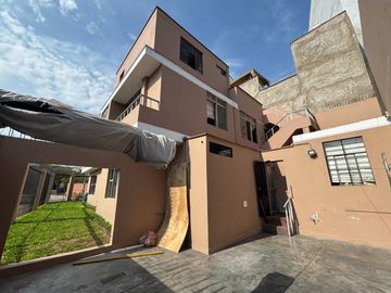 VENTA DE CASA EN ESQUINA EN SURCO