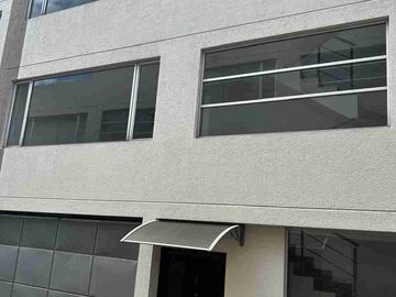 CASA EN VENTA EN CONJUNTO PRIVADO NORTE DE QUITO