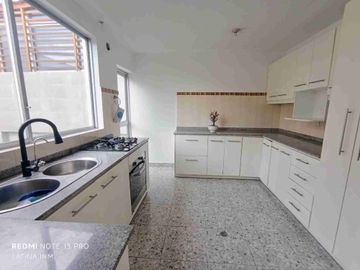 CASA EN VENTA EN CONJUNTO PRIVADO NORTE DE QUITO