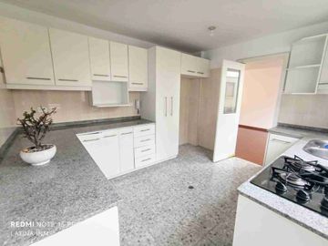 CASA EN VENTA EN CONJUNTO PRIVADO NORTE DE QUITO