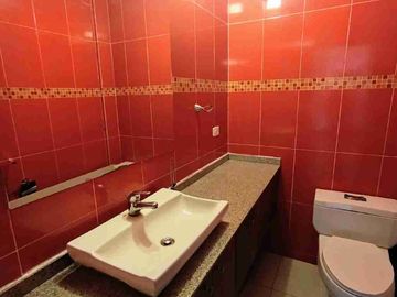 CASA EN VENTA EN CONJUNTO PRIVADO NORTE DE QUITO