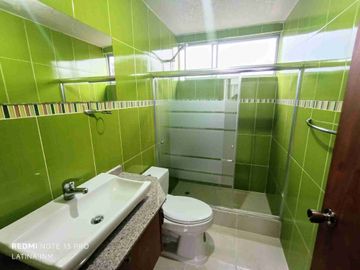 CASA EN VENTA EN CONJUNTO PRIVADO NORTE DE QUITO