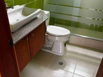 CASA EN VENTA EN CONJUNTO PRIVADO NORTE DE QUITO