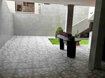 CASA EN VENTA EN CONJUNTO PRIVADO NORTE DE QUITO