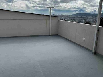 CASA EN VENTA EN CONJUNTO PRIVADO NORTE DE QUITO