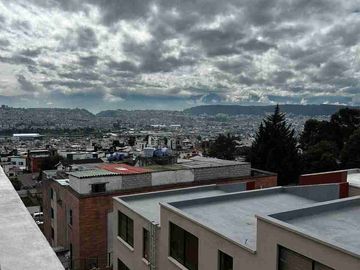 CASA EN VENTA EN CONJUNTO PRIVADO NORTE DE QUITO