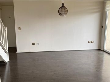 Hermoso Depto Duplex en Venta de 3 D 3 B y Estacionamiento Plaza Decher. Puerto Varas