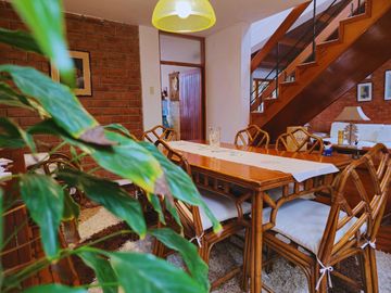 Ambientes amplios y cálidos para disfrutar en familia Casa estilo Rustico en Surco cerca Benavides el trigal