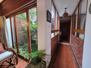 Ambientes amplios y cálidos para disfrutar en familia Casa estilo Rustico en Surco cerca Benavides el trigal