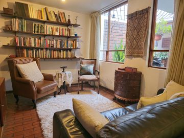 Ambientes amplios y cálidos para disfrutar en familia Casa estilo Rustico en Surco cerca Benavides el trigal