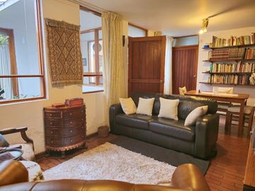 Ambientes amplios y cálidos para disfrutar en familia Casa estilo Rustico en Surco cerca Benavides el trigal