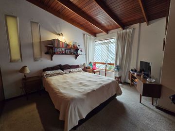 Ambientes amplios y cálidos para disfrutar en familia Casa estilo Rustico en Surco cerca Benavides el trigal