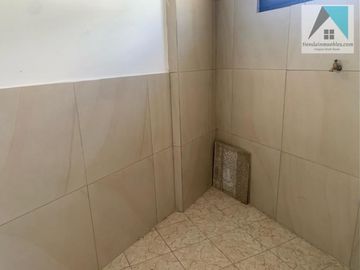 VENTA CASA INDEPENDIENTE EN LA HUNGRIA Y ELOY ALFARO