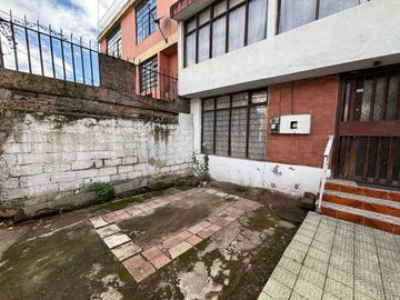 VENTA CASA INDEPENDIENTE EN LA HUNGRIA Y ELOY ALFARO