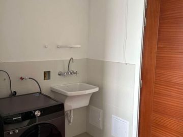 venta de departamento en av primavera a dos cuadras de upc us$ 115,000
