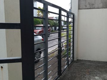 For Quick Sale! Brand-New Condition House & Lot with Upgrades at Buena Park Subdivision!