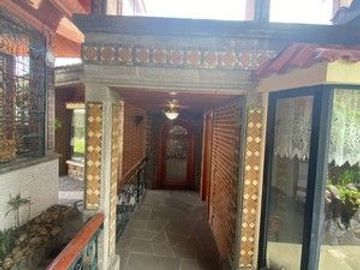 VENTA DE RESIDENCIA ESTILO MEXICANO DE UN SOLO NIVEL EN FRACCIONAMIENTO ZONA ZAVALETA, MÉXICO