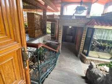 VENTA DE RESIDENCIA ESTILO MEXICANO DE UN SOLO NIVEL EN FRACCIONAMIENTO ZONA ZAVALETA, MÉXICO