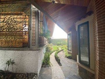 VENTA DE RESIDENCIA ESTILO MEXICANO DE UN SOLO NIVEL EN FRACCIONAMIENTO ZONA ZAVALETA, MÉXICO