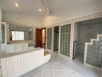 VENTA DE RESIDENCIA ESTILO MEXICANO DE UN SOLO NIVEL EN FRACCIONAMIENTO ZONA ZAVALETA, MÉXICO