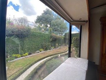 VENTA DE RESIDENCIA ESTILO MEXICANO DE UN SOLO NIVEL EN FRACCIONAMIENTO ZONA ZAVALETA, MÉXICO