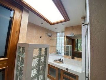 VENTA DE RESIDENCIA ESTILO MEXICANO DE UN SOLO NIVEL EN FRACCIONAMIENTO ZONA ZAVALETA, MÉXICO