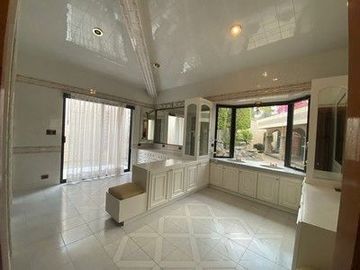 VENTA DE RESIDENCIA ESTILO MEXICANO DE UN SOLO NIVEL EN FRACCIONAMIENTO ZONA ZAVALETA, MÉXICO