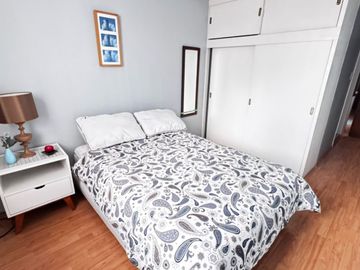 Casa Familiar en Calle Cerrada – ¡Privacidad y Conectividad!