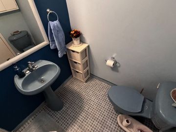 Casa Familiar en Calle Cerrada – ¡Privacidad y Conectividad!
