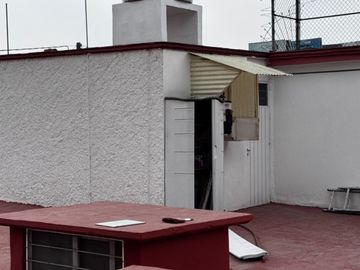 Casa Familiar en Calle Cerrada – ¡Privacidad y Conectividad!