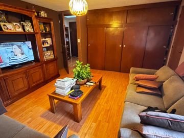 Casa Familiar en Calle Cerrada – ¡Privacidad y Conectividad!