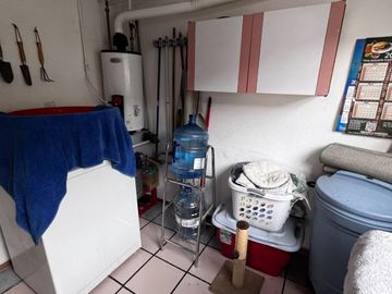 Casa Familiar en Calle Cerrada – ¡Privacidad y Conectividad!