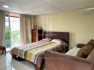 CASA EN VENTA LOS ROSALES SANTO DOMINGO
