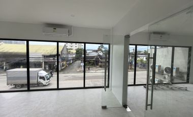 FR/FS New Commercial Building 230sqm 4-car along AS Fortuna St Mandaue City