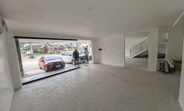 FR/FS New Commercial Building 230sqm 4-car along AS Fortuna St Mandaue City