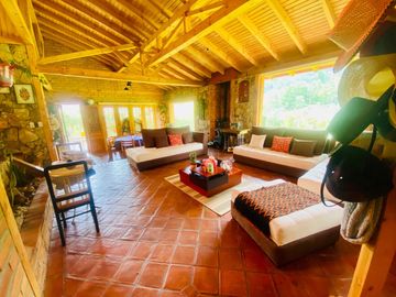 🏠En Venta Casa Rústica de 3 Dormitorios en Sinincay, rodeada de naturaleza🌳