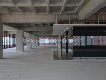 Venta de Oficina en Obra Gris en Hacienda de Las Palmas / Huixquilucan