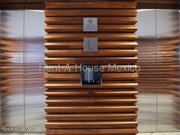 Venta de Oficina en Obra Gris en Hacienda de Las Palmas / Huixquilucan