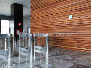 Venta de Oficina en Obra Gris en Hacienda de Las Palmas / Huixquilucan