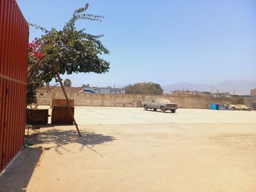 VENDO LOCAL INDUSTRIAL DE 6871 M2 EN PUENTE PIEDRA, CON UN AMPLIO PATIO DE MANIOBRAS