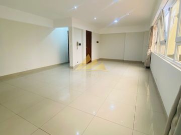 EXCELENTE DPTO EN ALQUILER POR MIRAFLORES PARA OFICINA O VIVIENDA