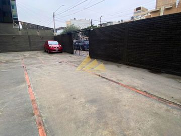 EXCELENTE DPTO EN ALQUILER POR MIRAFLORES PARA OFICINA O VIVIENDA